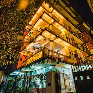 Hotel Yambu ***
