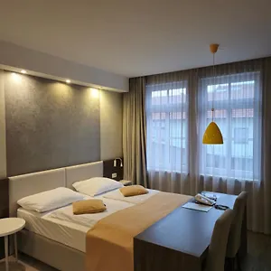 Otel Emonec ***