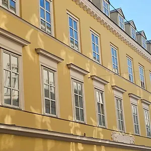  Hotel Parklane Boutique - Newly Renovated